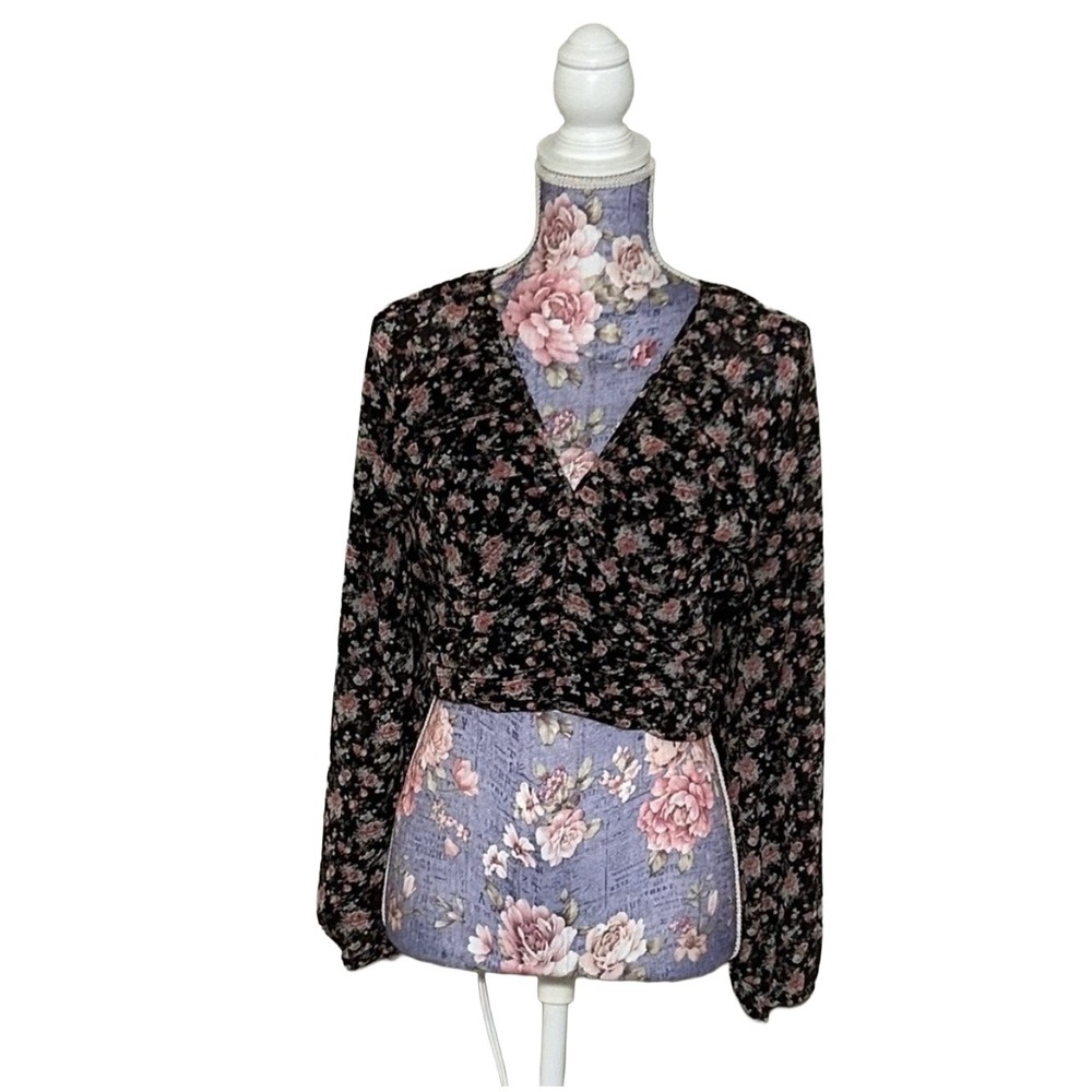 Forever 21 Womens Black Floral Ruched Smocked Long Sleeve Crop Top Blouse Size M